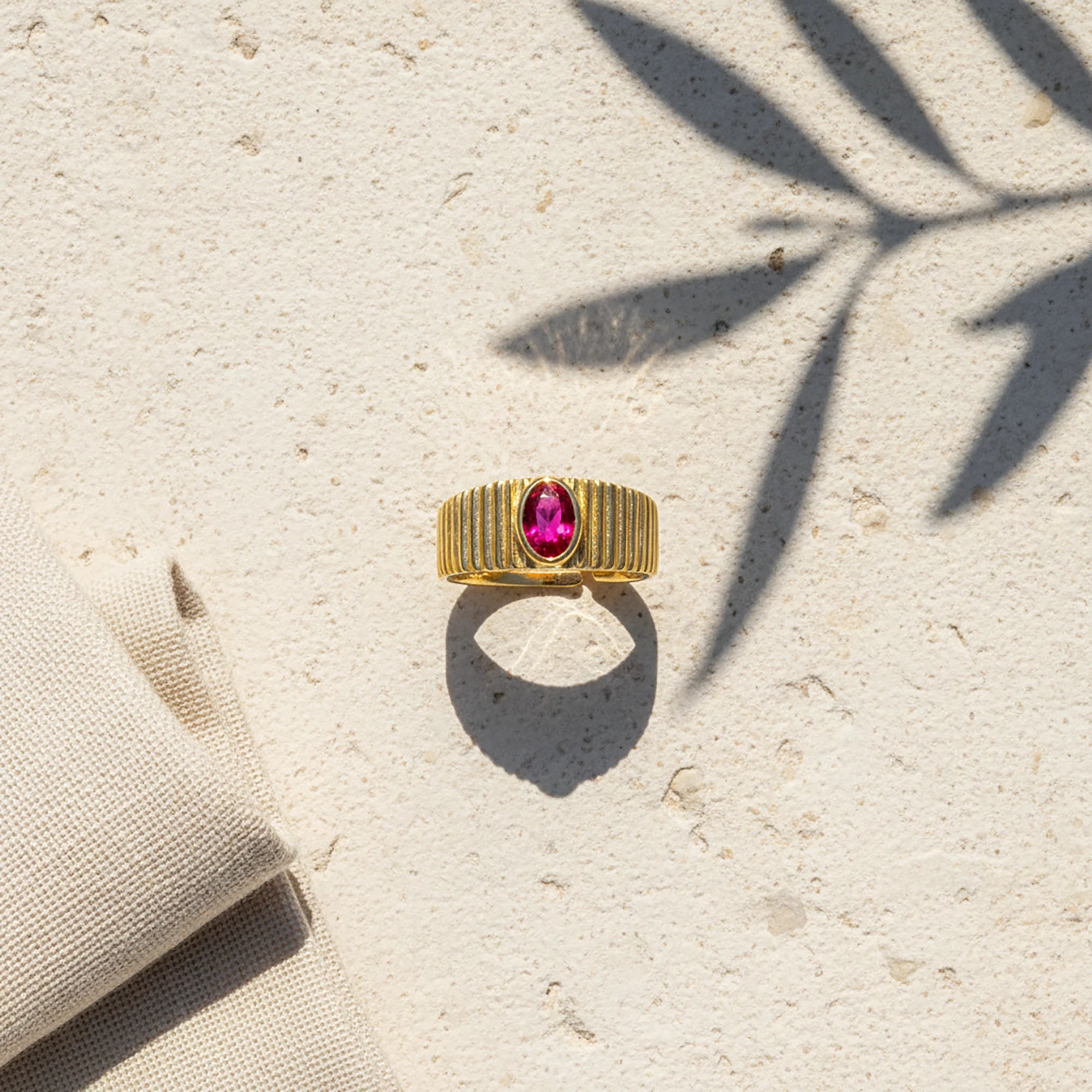 Doric Ribbon Ring detail view