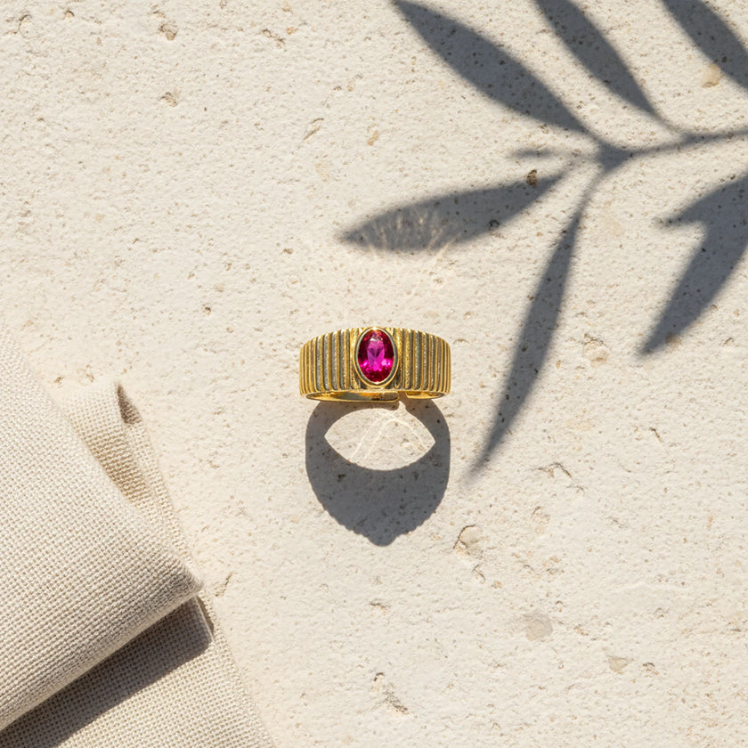 Doric Ribbon Ring detail view