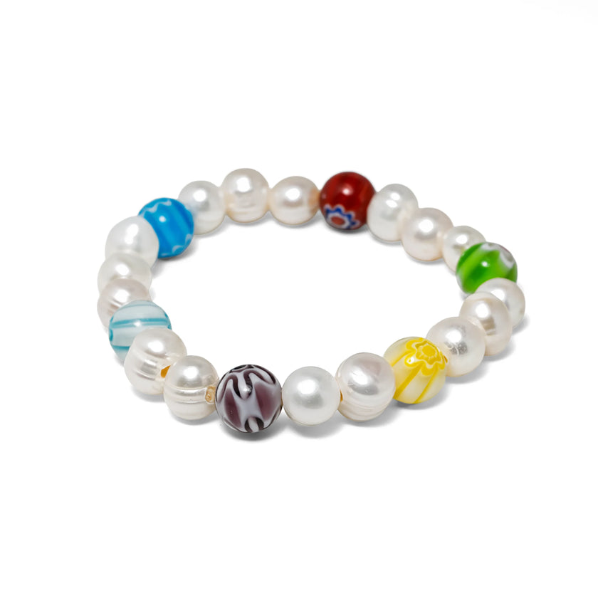 Stretch bracelet with pearl beads and colorful Murano style glass accents