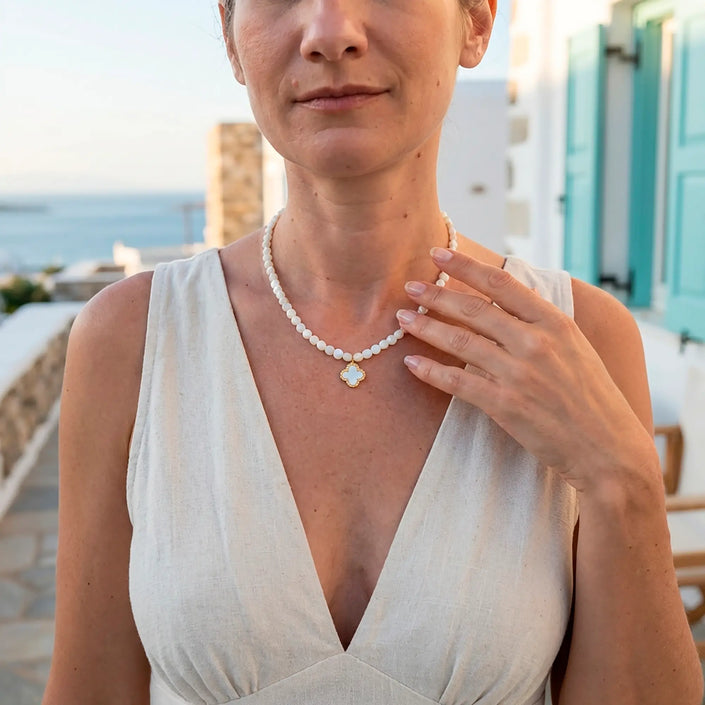 Selini Pearl Necklace | Freshwater Pearls with Clover Pendant